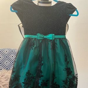 Jona Michelle Green and black Christmas or holiday dresses in size 6 and 7.